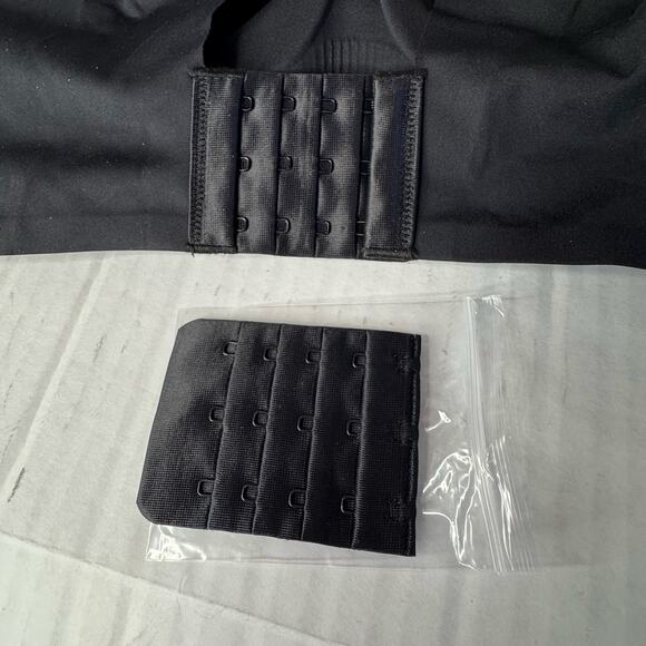 Momcozy Seamless Wireless Nursing Bra Black Removable Pads NWT Size Large - Picture 7 of 10